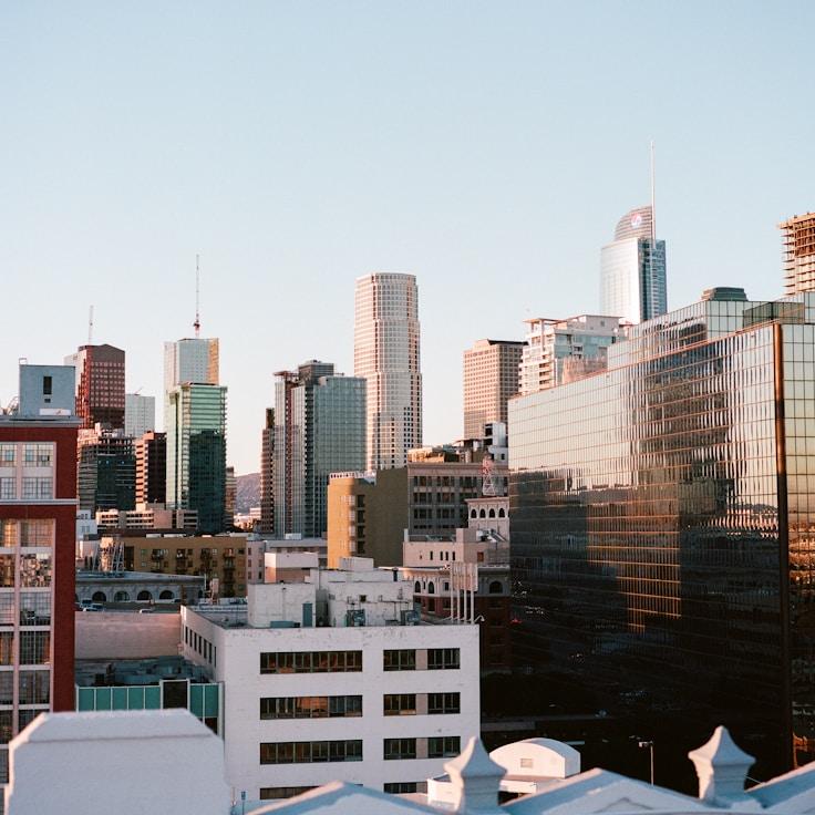 Parents evaluating schools in Italy